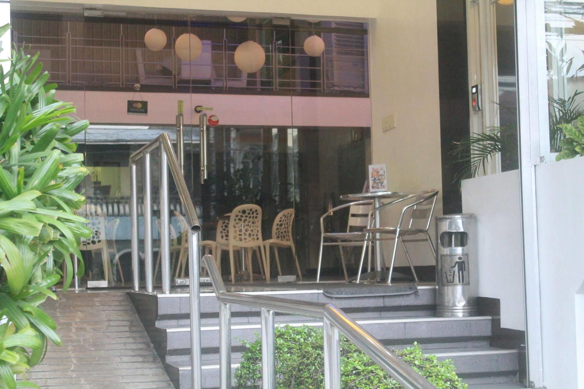 Orange Nest Hotel Манила Экстерьер фото